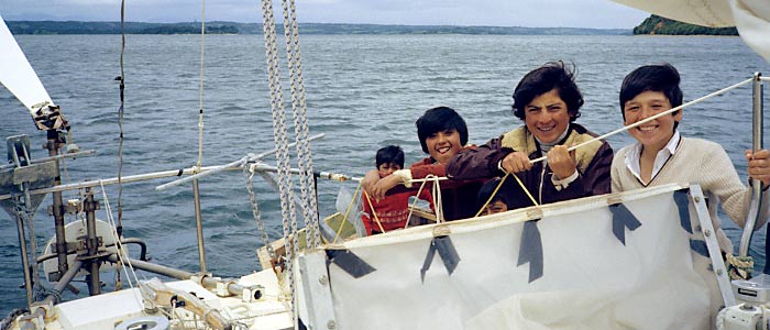 カルブコ島の子供達